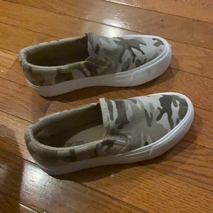 Low shoes can like very cute